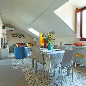 https://renovated-penthouse-duomo-via-torino.it-lombardy.com
